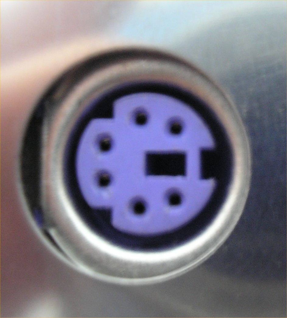 PS2 tastatura - ženski konektor